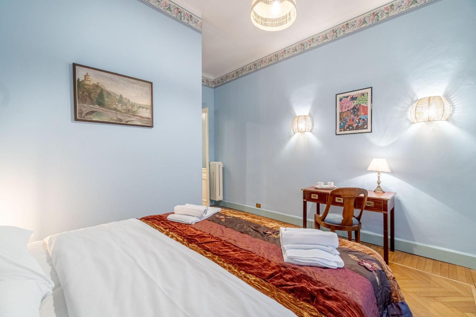 Torino Old Fashion Apartment With Balcony Exterior foto
